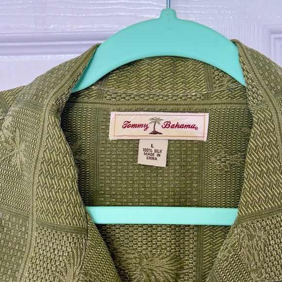 Tommy Bahama Silk Shirt Men's L Olive Green Palm Trees Pineapples Button Down - Picture 3 of 3